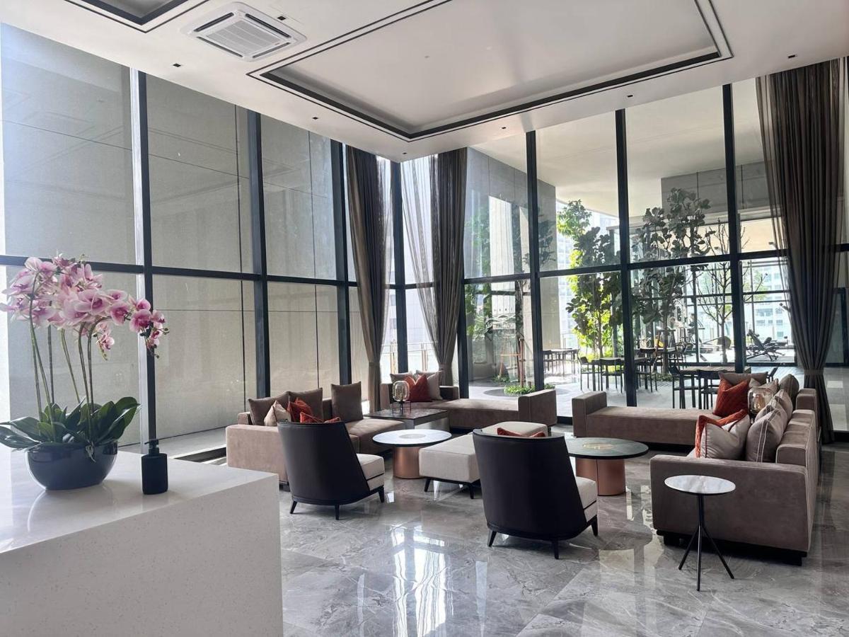 Pavilion Ceylon Hill By J&c *