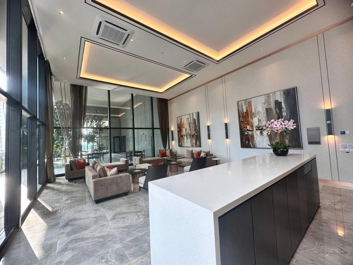 Pavilion Ceylon Hill By J&c